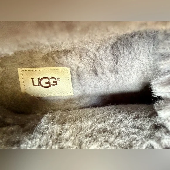 EUC 🖤 UGG Neumel Chukka Boots Men’s 12 Black Suede Shearling Lined
